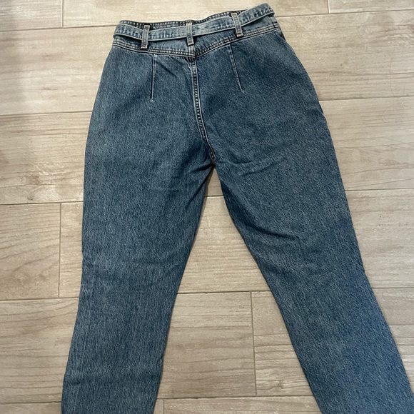 Abercrombie Women’s Belted Ultra High Rise Utility Jeans - Picture 2 of 3